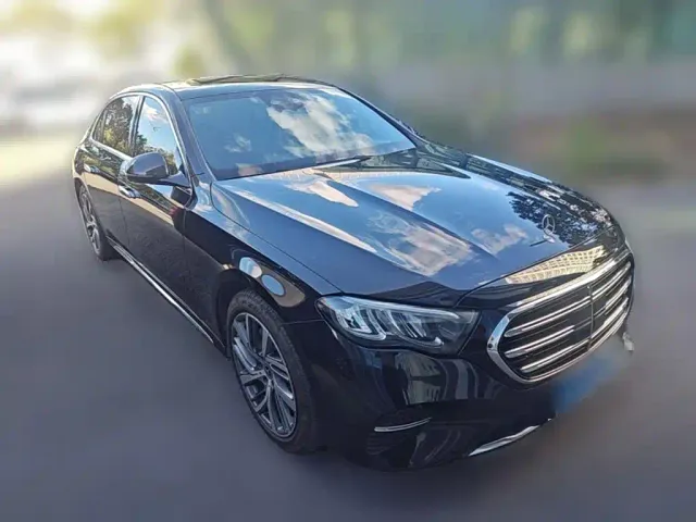 Mercedes-Benz E-Class — Фото автомобиля 5