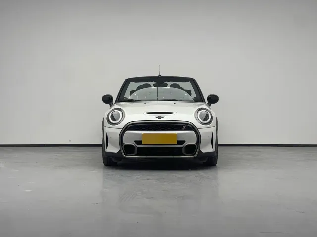 MINI MINI 2023 2.0T COOPER S King's Cross Special Edition — Фото автомобиля 3