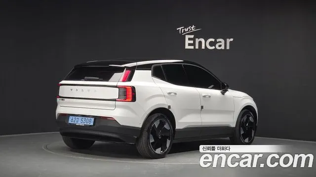Вольво EX30 — Фото автомобиля 2