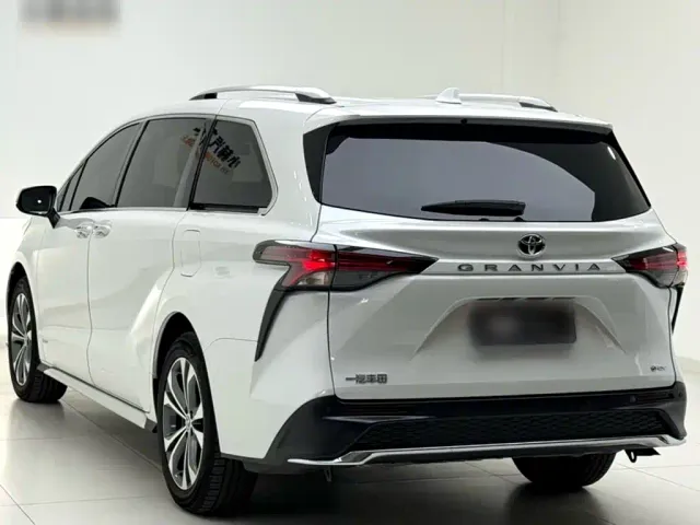 Toyota Granvia — Фото автомобиля 15