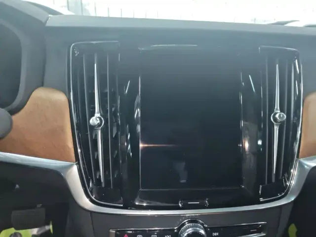 Volvo S90 — Фото автомобиля 12