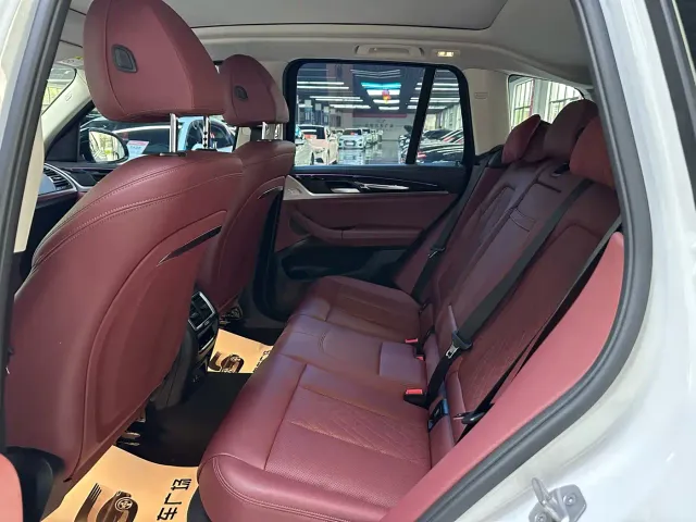 BMW iX3 — Фото автомобиля 5