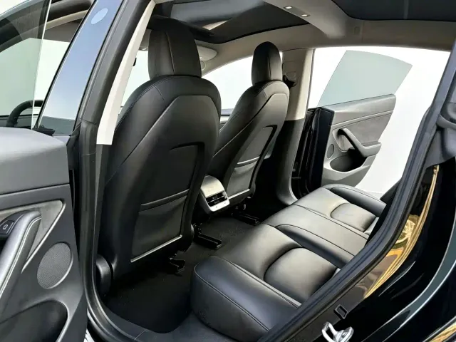 Tesla Model 3 — Фото автомобиля 6