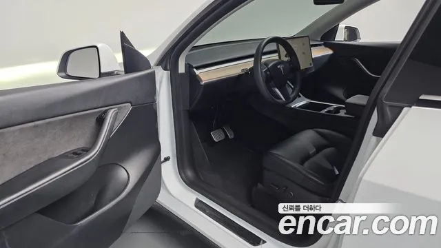 Tesla Model Y — Фото автомобиля 15