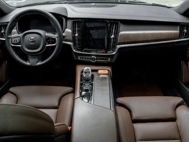 Volvo S90 — Фото автомобиля 12