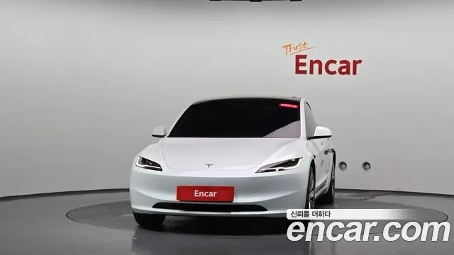 Tesla Model 3 — Фото автомобиля 2