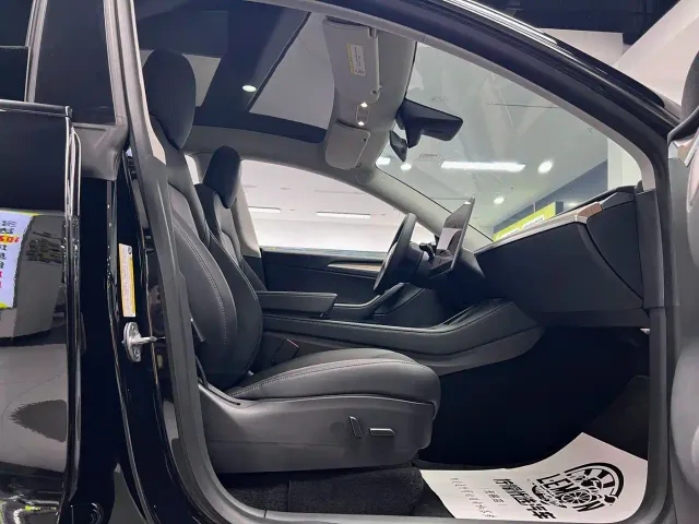 Tesla Model Y — Фото автомобиля 18