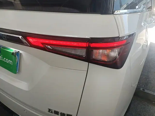 Wuling Jiachen — Фото автомобиля 7