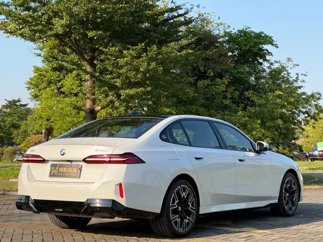BMW 5 Series — Фото автомобиля 6