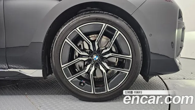 BMW 7 Series G70 — Фото автомобиля 6