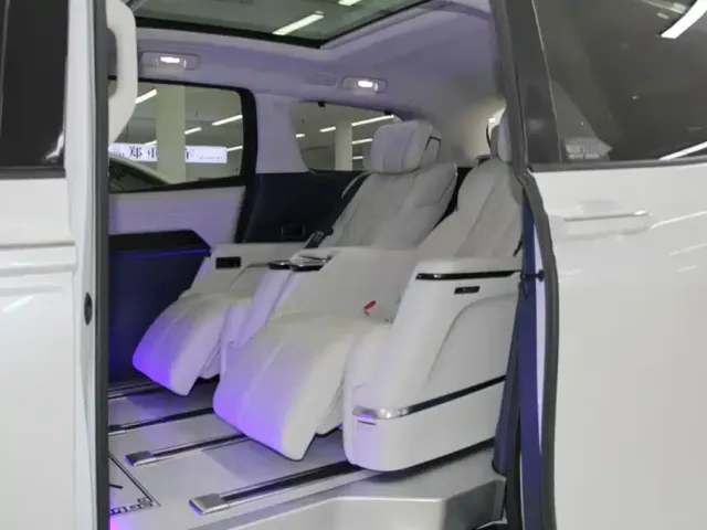 Buick Century 2023 2.0T 7-Seater World Edition — Фото автомобиля 9