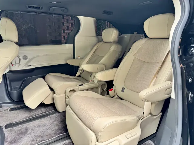 Toyota Sienna — Фото автомобиля 6