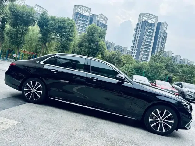 Mercedes-Benz E-Class — Фото автомобиля 2