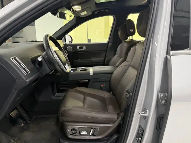 Li Auto L8 — Фото автомобиля 10