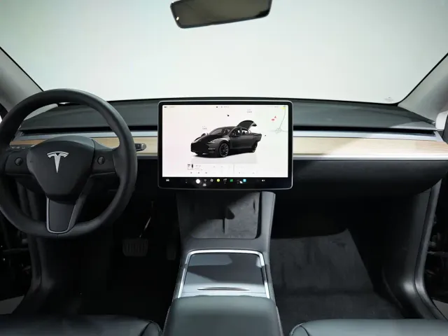 Tesla Model Y — Фото автомобиля 9