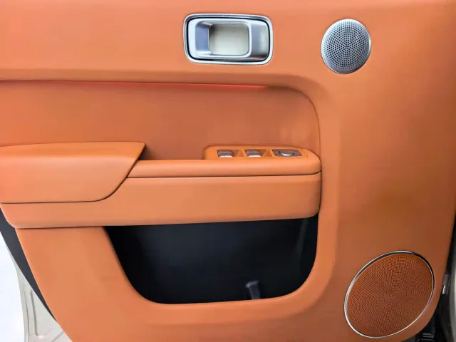 Li Auto L8 — Фото автомобиля 4