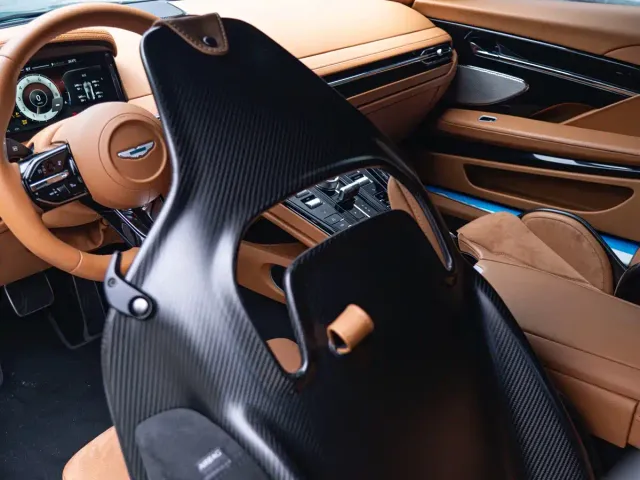 Aston Martin DB12 — Фото автомобиля 13