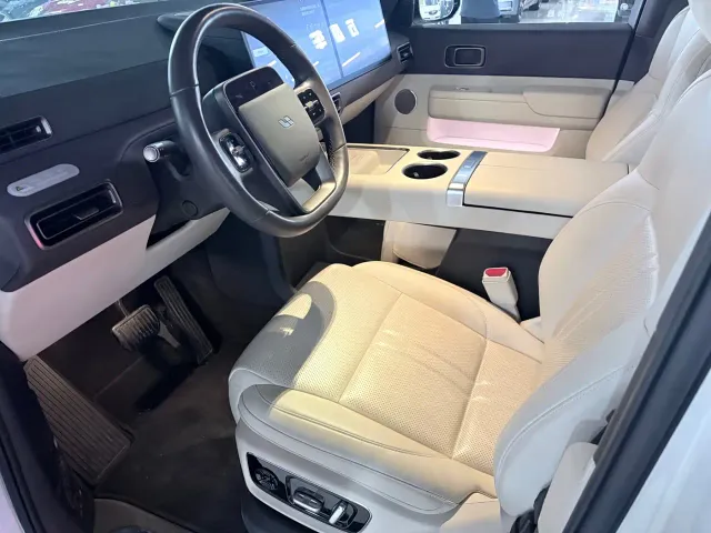 Li Auto MEGA — Фото автомобиля 3