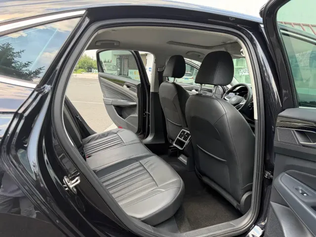 Volkswagen Passat — Фото автомобиля 9
