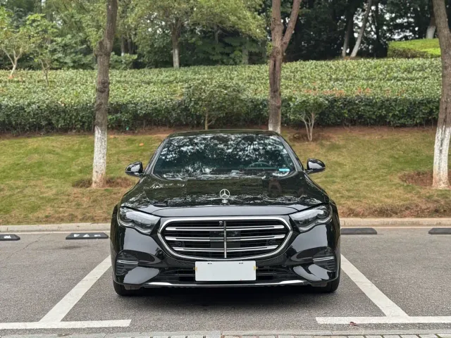 Фотография автомобиля — Mercedes-Benz E-Class