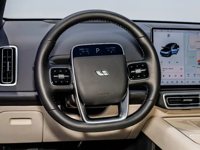Li Auto L8 — Фото автомобиля 25