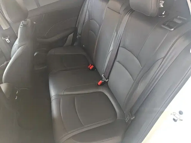 Roewe Roewe i5 2023 1.5L CVT Luxury Edition — Фото автомобиля 16