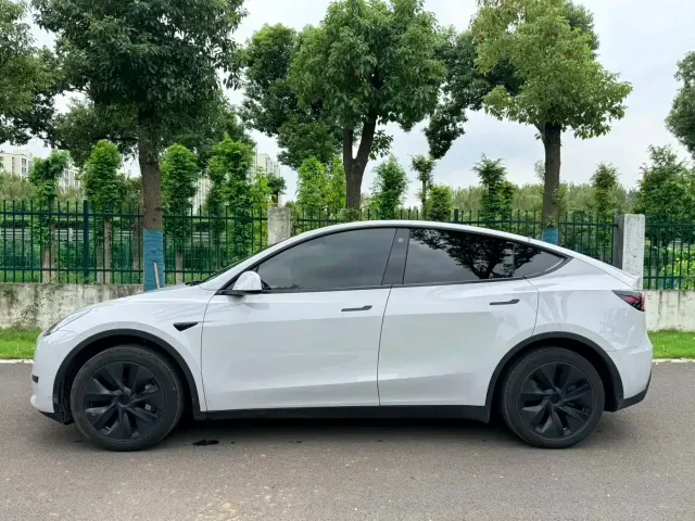 Tesla Model Y — Фото автомобиля 8