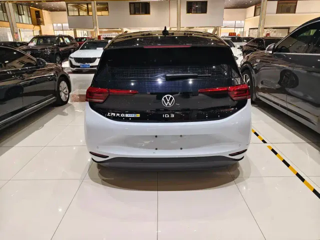 Volkswagen ID.3 — Фото автомобиля 15