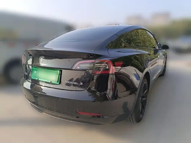 Tesla Model 3 — Фото автомобиля 6