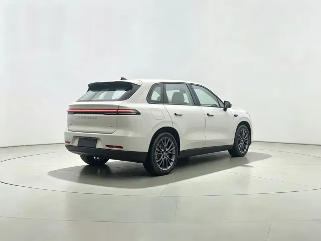 Leapmotor C10 — Фото автомобиля 8