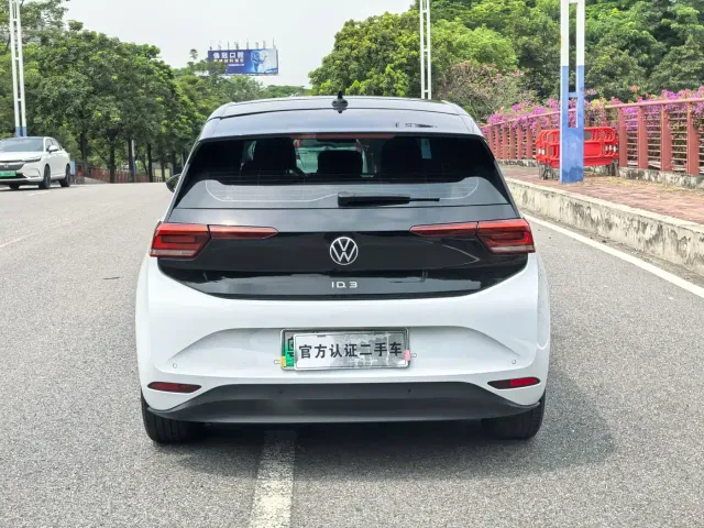 Volkswagen ID.3 — Фото автомобиля 16