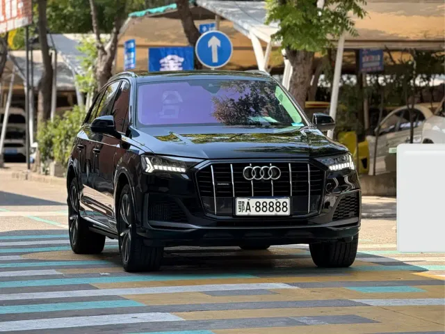 Audi Q7 — Фото автомобиля 3