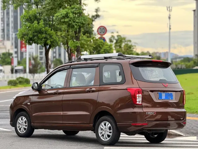 Wuling Hongguang — Фото автомобиля 9