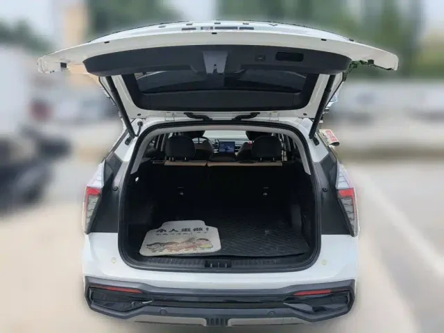 Geely Boyue L — Фото автомобиля 9