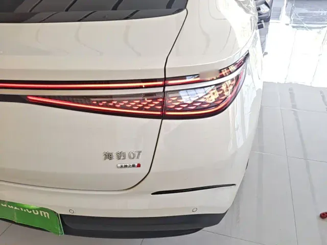 BYD Seal 07 DM-i — Фото автомобиля 7