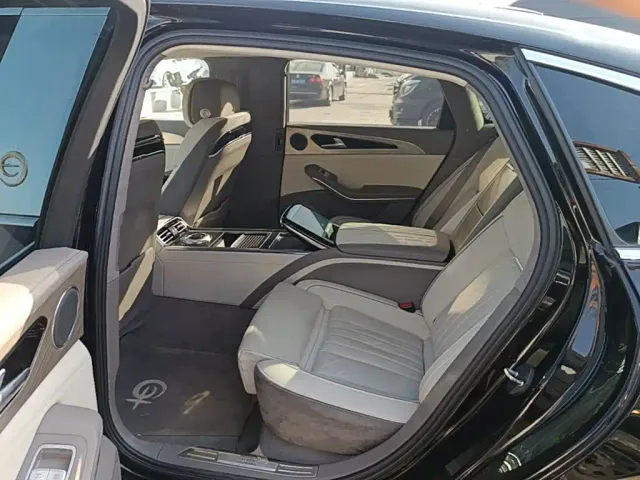 Hongqi H9 — Фото автомобиля 16