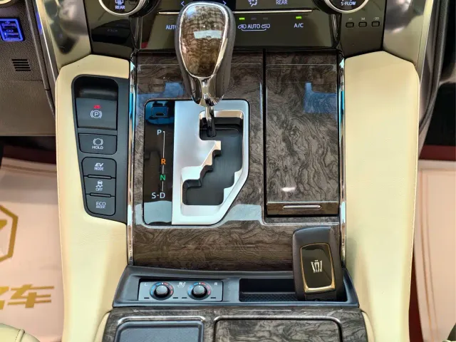 Toyota Vellfire — Фото автомобиля 20