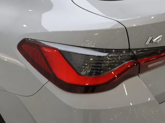 BMW i4 — Фото автомобиля 19