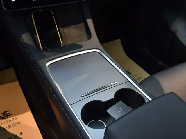 Tesla Model Y — Фото автомобиля 14