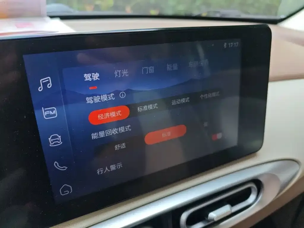 Wuling Motors Hongguang MINIEV 2025 4-Door Premium+ Edition — Фото автомобиля 20