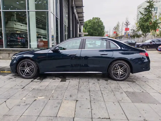 Mercedes-Benz E-Class — Фото автомобиля 4