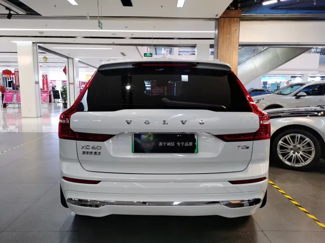 Volvo XC60 — Фото автомобиля 4