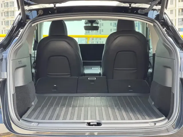 Tesla Model Y — Фото автомобиля 11