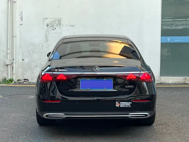 Mercedes-Benz E-Class — Фото автомобиля 8