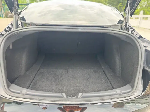 Tesla Model 3 — Фото автомобиля 11