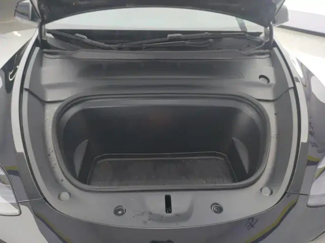 Tesla Model Y — Фото автомобиля 10
