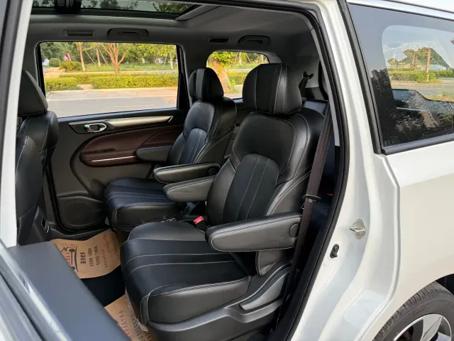 GAC Trumpchi M6 — Фото автомобиля 10