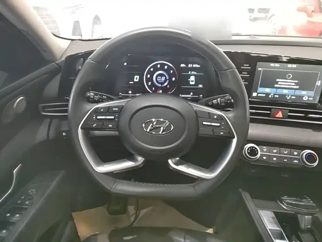 Hyundai Elantra — Фото автомобиля 10
