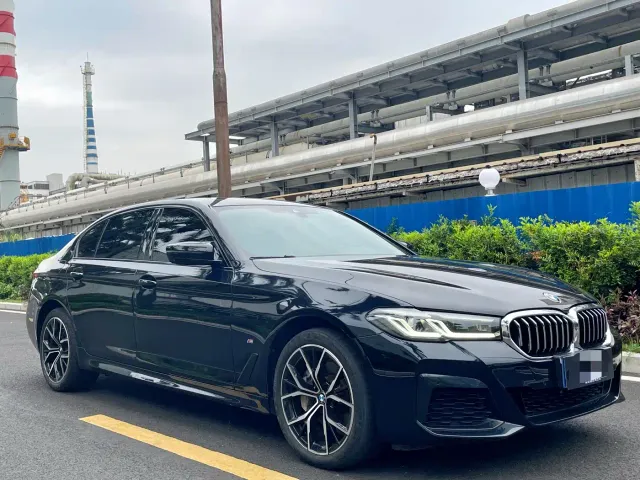 BMW 5 Series — Фото автомобиля 3