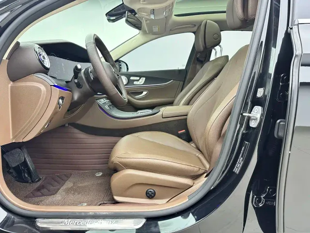 Mercedes-Benz E-Class — Фото автомобиля 3